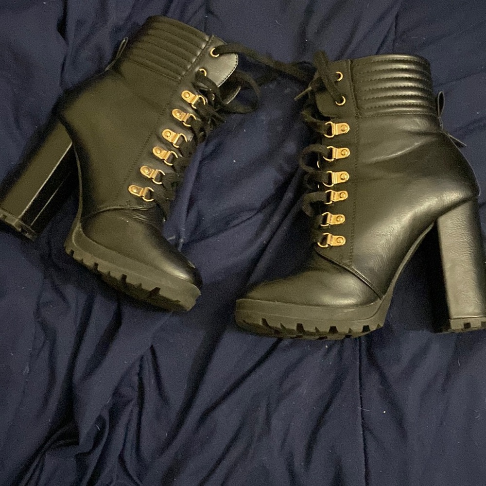 Size 6. Shoe dazzle shoes. Black. Leather with laces. 6-7 in heels. Comfy/cute